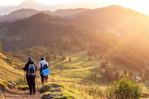 Quelle: Pixabay mountaineers-5649828_1280.